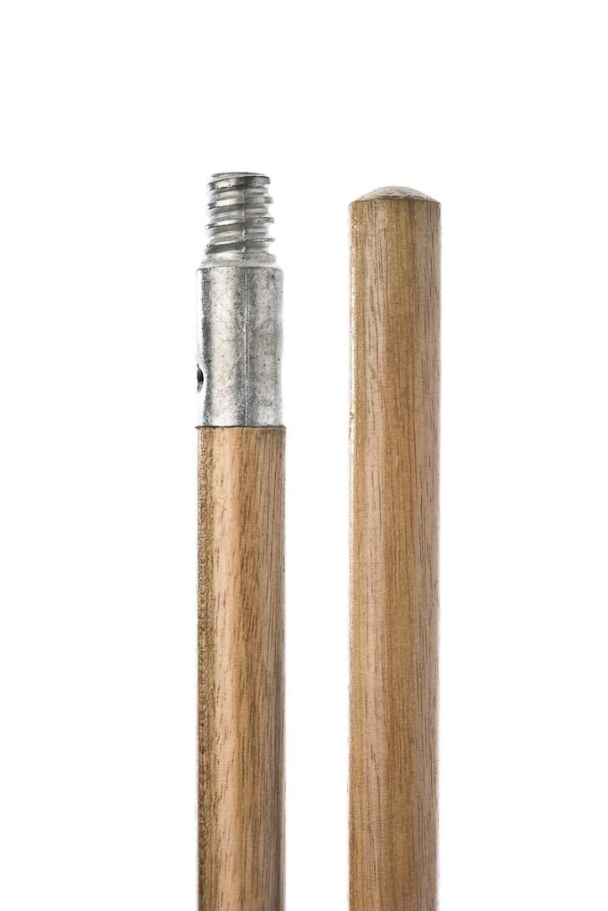 Manche en bois avec bout fileté en métal