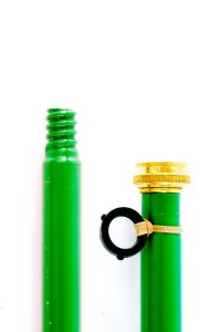 Manche fontaine pour brosse à véhicule
