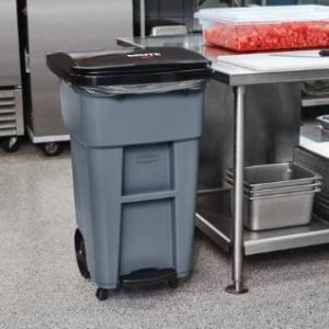 BRUTE® STEP-ON TILT CONTAINER WITH WHEELS 32 GAL GREY